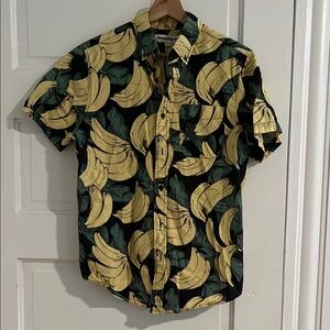 Men’s small Banana Print Short Sleeve Shirt